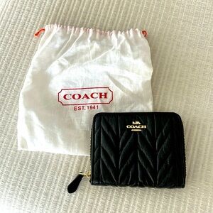 Coach wallet NWOT leather  matelasse black zipper